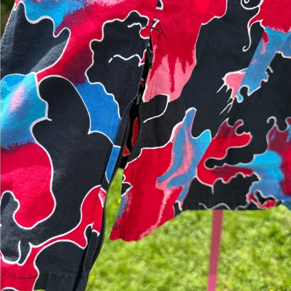Hawaiian 🌺 Vibrant Abstract Print Top - Picture 3 of 4
